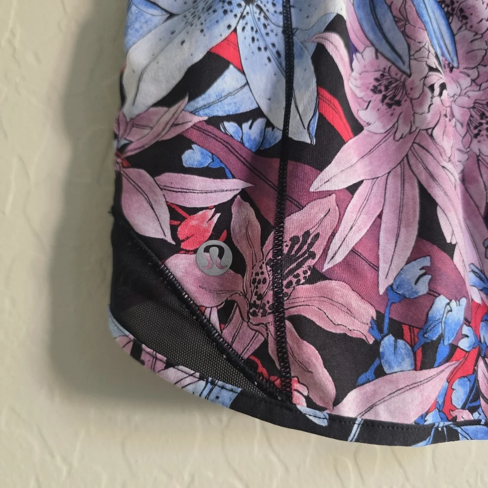 Lululemon Hotty Hot‎ Shorts Size 6